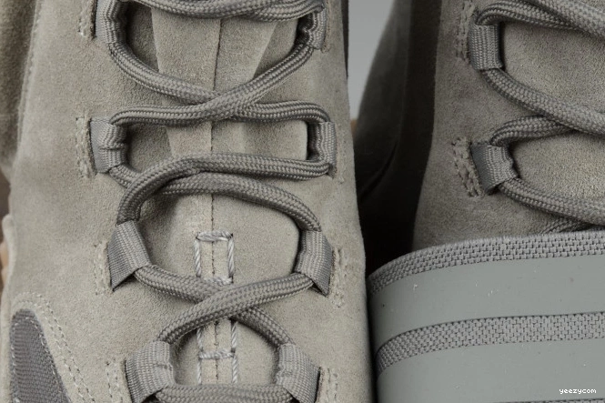 LIGHT 750 YEEZY GREY GLOW GUM BOOST DARK BB1840 ADIDAS 1027